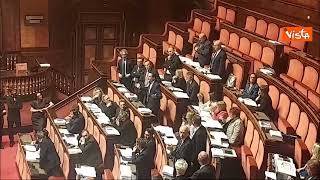 Premierato, protesta opposizioni in Aula, senatori tolgono la giacca (obbligatoria da regolamento)