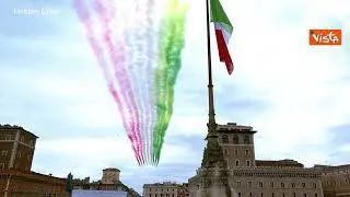 Festa della Repubblica, il volo delle Frecce Tricolori sull'Altare della Patria