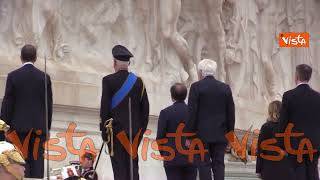 Festa della Repubblica, Mattarella rende omaggio al Vittoriano insieme a Meloni, Fontana e La Russa