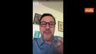 Salvini in diretta su TikTok: "Sono un pacifista. Peace and Love"