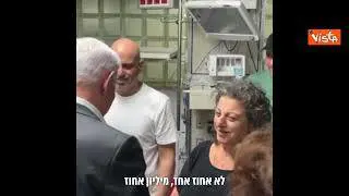 Benjamin Netanyahu abbraccia gli ostaggi israeliani liberati