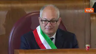 Papa Francesco in Campidoglio: Roma sia al servizio di tutti. Per Giubileo porta santa in un carcere