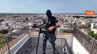 I tiratori scelti della Polizia di Stato monitorano la zona del G7 a Borgo Ignazia, in Puglia
