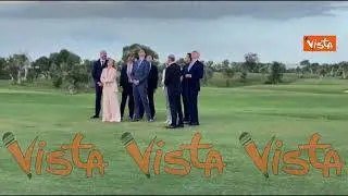 I leader del G7 ammirano il volo dei paracadutisti della Folgore
