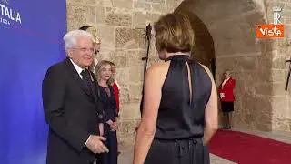 Meloni presenta a Mattarella i capi di Stato e di Governo del G7, l'accoglienza al Castello Svevo