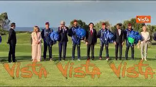 La foto dei leader del G7 con i paracadutisti della Folgore