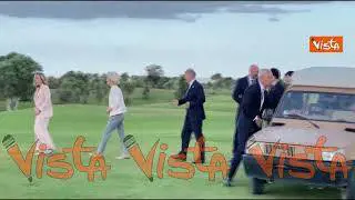 G7, una "vecchia Panda" cabrio porta il Primo Ministro Kishida sul prato di Borgo Egnazia
