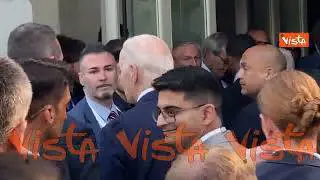 "Hello", Biden saluta le telecamere di Agenzia Vista