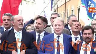 Flash Mob Fdi fuori dal Senato dopo approvazione premierato, i senatori cantano Fratelli d’Italia