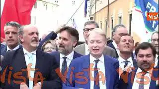 Flash Mob Fdi fuori dal Senato dopo approvazione premierato, i senatori cantano Fratelli d’Italia