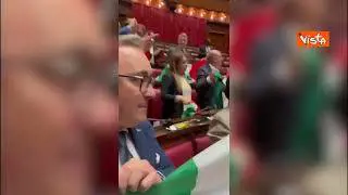 La protesta in Aula di M5s e opposizioni contro ddl Autonomia cantano Fratelli d’Italia