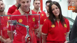 Mattarella a Maranello riceve in dono dai dipendenti lampada fatta con pezzi motore Ferrari