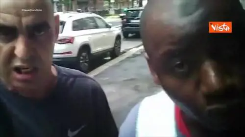 Klaus Davi allontanato da centro islamico di Viale Jenner a Milano, in un video minacce e sputi