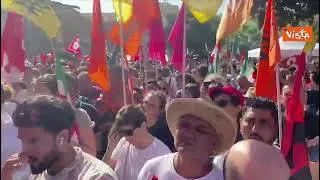 Morte bracciante indiano, la manifestazione in piazza a Latina con Schlein e Fratoianni
