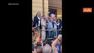 Adriana Poli Bortone eletta sindaco a Lecce canta l'inno salentino "Arcu te Pratu" coi sostenitori