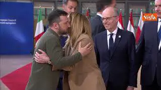 Consiglio Ue, la "foto di famiglia" dei leader europei con Zelensky