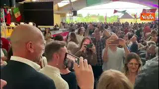 Fratoianni alla festa dell'Anpi canta "Bella ciao". Presenti all'evento anche Schlein e Conte