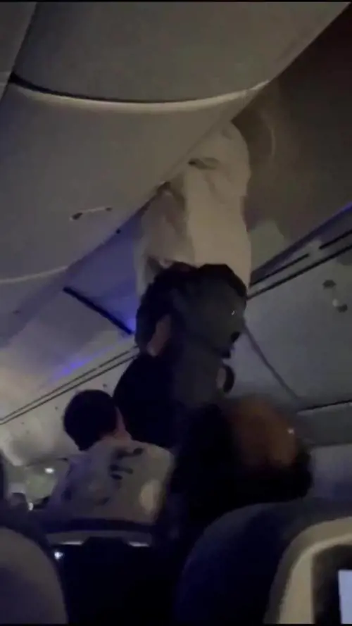 Passeggero incastrato nella cappelliera del volo tra Madrid e Montevideo