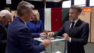 Macron alle urne, le immagini del voto del Presidente per le elezioni in Francia