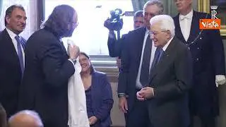 Il dono del Policlinico Gemelli a Mattarella, per lui un camice da direttore Uoc Italia