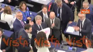 Applauso e fiori per Antonella Sberna dopo l'elezione come vicepresidente Parlamento Ue
