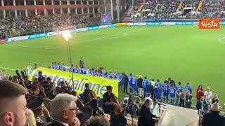 Politici abbracciati alla Partita del Cuore, ecco l'inno di Mameli cantato da Al Bano