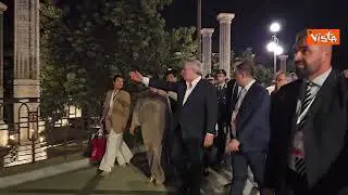G7 Commercio, Tajani con camicia sbottonata accompagna ministri sul lungomare di Reggio Calabria