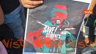 Il sit-in della comunità belgalese contro le violenze su studenti in Bangladesh al Duomo di Milano