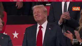 Lo show di Hulk Hogan alla Convention Repubblicana: "Trump è il mio eroe" e si strappa la maglietta