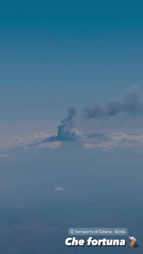 Aereo dirottato a causa dell'eruzione dell'Etna