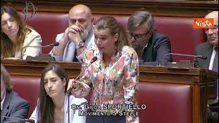 Crollo Scampia, le lacrime di Sportiello (M5s) in Aula: “Sono nata lì, dobbiamo dare risposte”