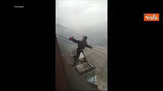 Funivia con a bordo 30 persone si blocca sulle Tofane, a Cortina. Le drammatiche immagini