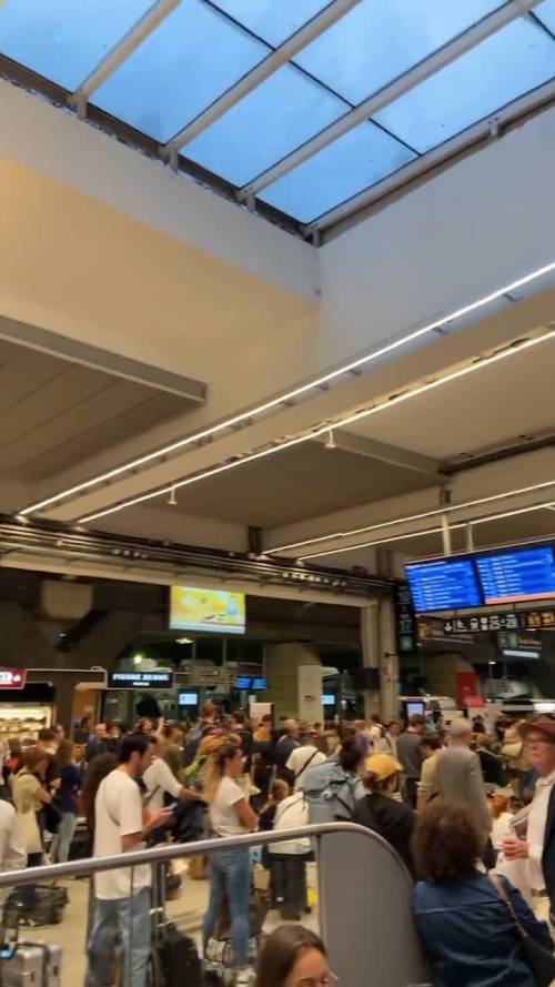 Caos alla stazione di Parigi Montparnasse per un sabotaggio sulle linee Sncf