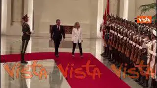 Meloni in Cina incontra il premier Li Qiang, gli onori militari per lei al Palazzo del Popolo