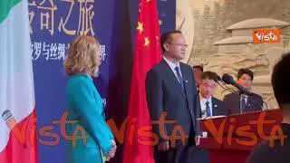 Meloni a Pechino, l'arrivo al Millennium Art Museum