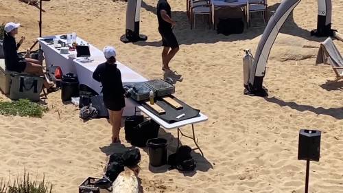 Il party abusivo sulla spiaggia protetta di Talmone, in Sardegna