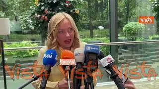 Meloni e il cibo in Cina: "A cena ottimo salmone e spaghetti in brodo". E fa il gesto con le dita