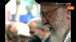 I funerali del leader di Hamas Haniyeh a Teheran, Khamenei guida la preghiera