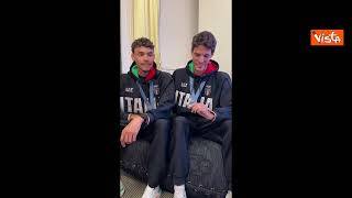 "Si vede che brilla?" i canoisti Stefano Oppo e Gabriel Soares scherzano con la medaglia d'argento