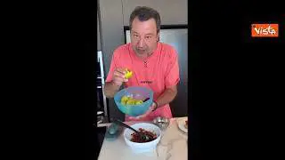 Salvini prepara una frisella: "Buon ferragosto, soprattutto a chi anche oggi lavora"