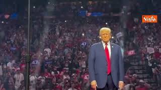In migliaia ad ascoltare Trump alla Desert Diamond Arena di Glendale in Arizona
