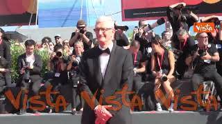 Venezia 81, il Ceo di Apple Tim Cook sul red carpet di Disclaimer