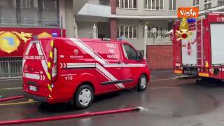 Maltempo al Nord, a Milano i Vigili del Fuoco prosciugano le cantine allagate degli abitanti