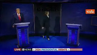 Dibattito Harris-Trump, il momento della stretta di mano