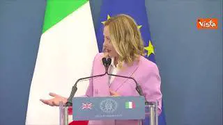 Migranti, Meloni: "Con Starmer d'accordo a intensificare lotta a traffico esseri umani"