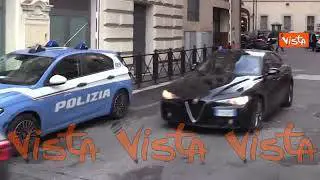 Mario Draghi lascia Palazzo Chigi dopo l'incontro con la premier Meloni