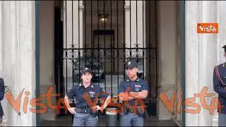 Draghi lascia palazzo Chigi dopo incontro con Meloni, colloquio durato circa un'ora