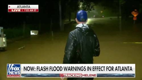 Meteorologo di Fox News salva una donna intrappolata in auto dall'alluvione