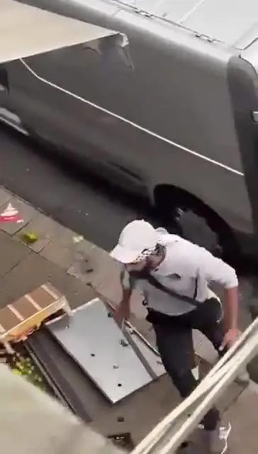 Assalto a Essen, siriano minaccia i passanti con un machete