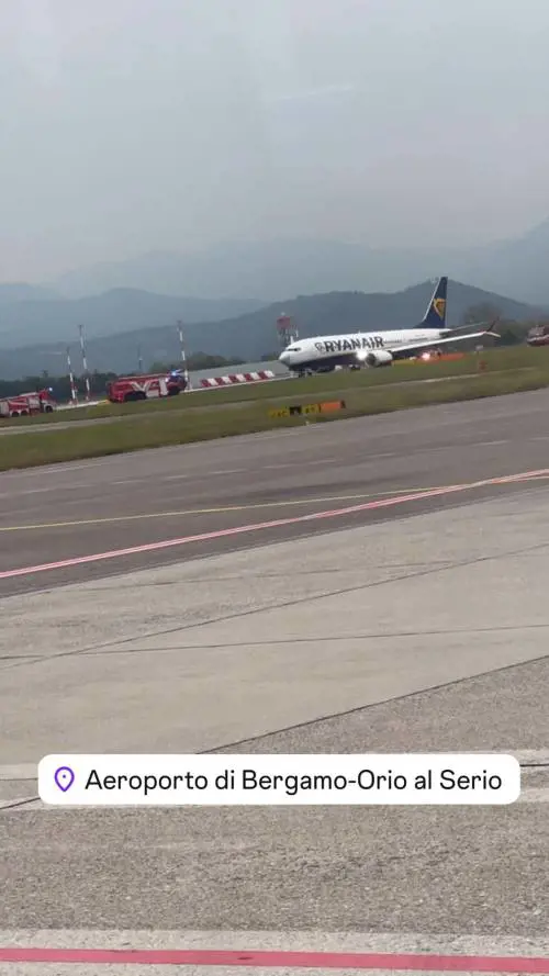 Soccorsi in pista a Orio al Serio: esploso pneumatico in fase di atterraggio